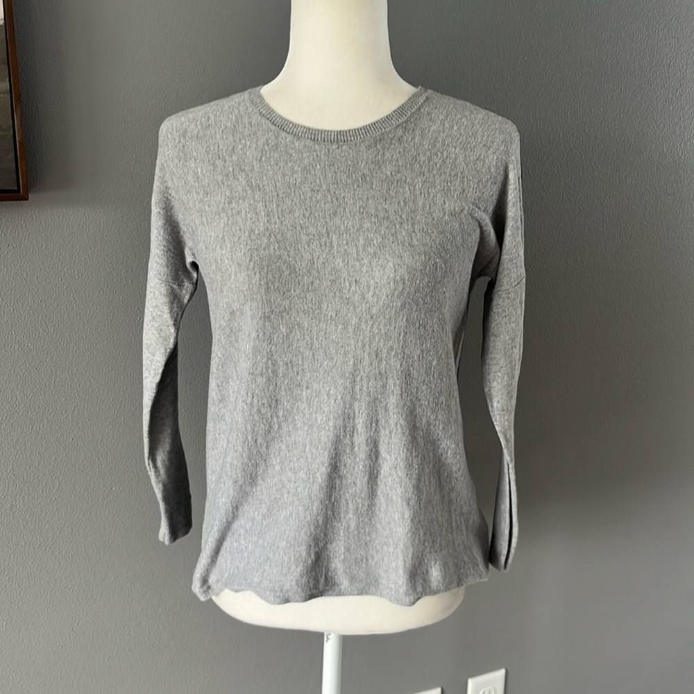 Vince Cotton Cashmere Knit Sweater Crew Neck Gray and Navy Blue